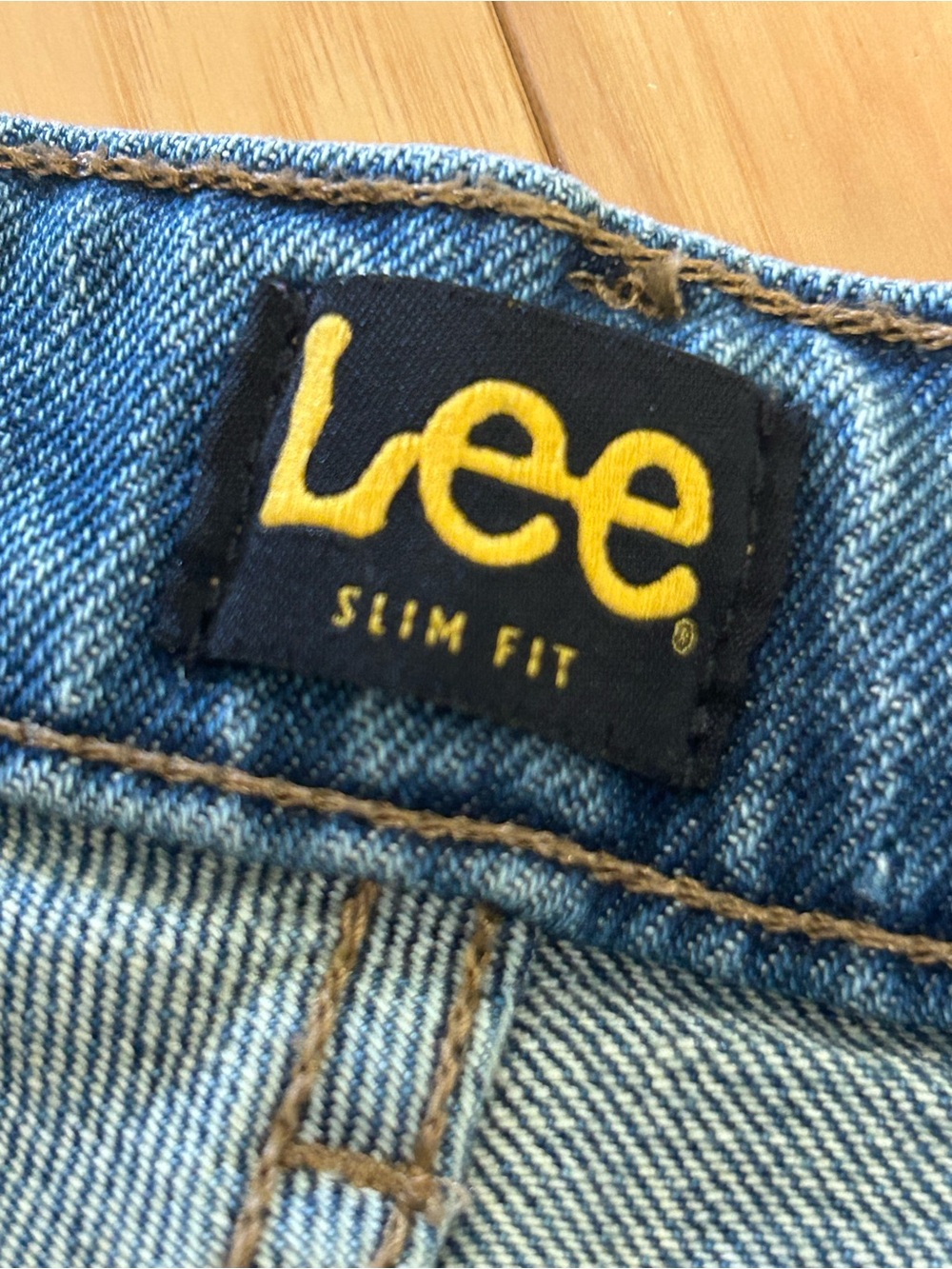 Lee Men’s Slim Fit Classic Straight Fit Jeans - Light Blue - Picture 4 of 11